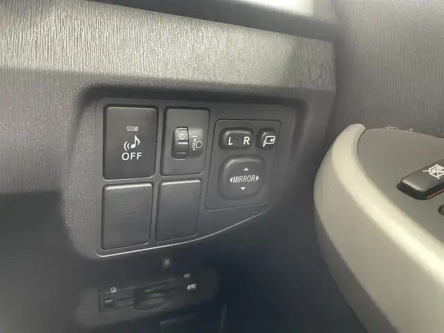 トヨタ プリウス L 埼玉県 2012(平24)年 2.4万km シルバーM /純正メモリナビ//ワンセグTV//CD&Bluetooth//ビルトインETC//プッシュスタート//W.サイド.カーテンエアバッグ//ABS//横滑り防止装置//電動コーナーポール//オートライト//ドアバイザー//新車時保証書//取扱説明書//ナビ取説//スペアキー