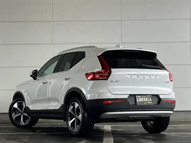 ボルボ ボルボ ＸＣ４０ アルティメット B4 AWD 山形県 2022(令4)年 3.9万km クリスタルホワイトP Google Apps and Services/ナビゲーションシステム/360°カメラ/パイロットアシスト/ステアリングアシスト/アダプティブクルーズコントロール/衝突軽減ブレーキ/全席シートヒーター/ステアリングヒーター/ミラーヒーター/ホワイトレザーシート/AppleCarplay