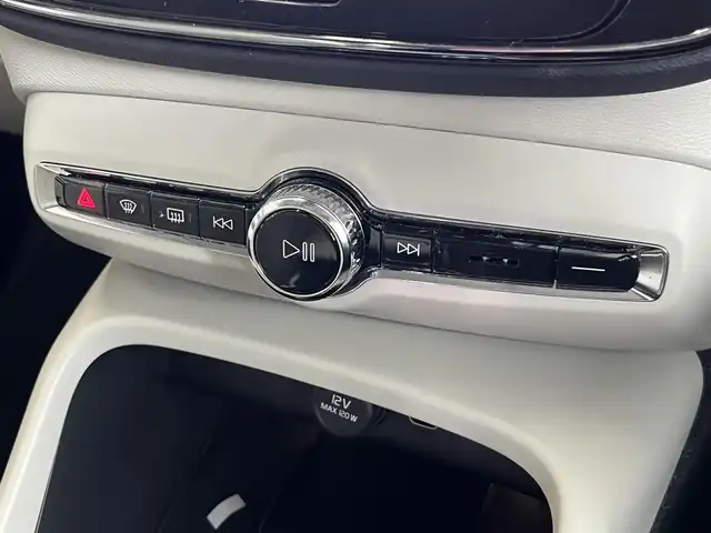 ボルボ ボルボ ＸＣ４０ アルティメット B4 AWD 山形県 2022(令4)年 3.9万km クリスタルホワイトP Google Apps and Services/ナビゲーションシステム/360°カメラ/パイロットアシスト/ステアリングアシスト/アダプティブクルーズコントロール/衝突軽減ブレーキ/全席シートヒーター/ステアリングヒーター/ミラーヒーター/ホワイトレザーシート/AppleCarplay