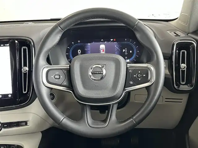 ボルボ ボルボ ＸＣ４０ アルティメット B4 AWD 山形県 2022(令4)年 3.9万km クリスタルホワイトP Google Apps and Services/ナビゲーションシステム/360°カメラ/パイロットアシスト/ステアリングアシスト/アダプティブクルーズコントロール/衝突軽減ブレーキ/全席シートヒーター/ステアリングヒーター/ミラーヒーター/ホワイトレザーシート/AppleCarplay