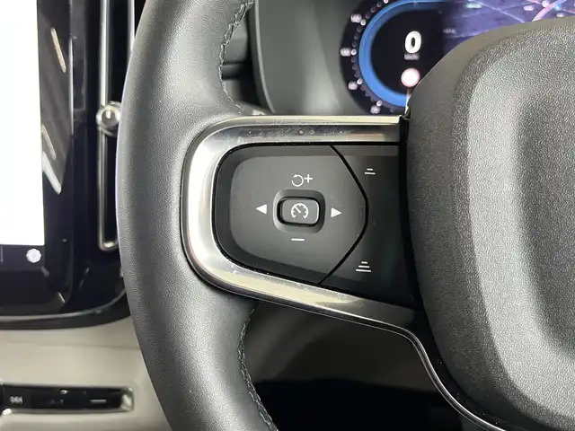 ボルボ ボルボ ＸＣ４０ アルティメット B4 AWD 山形県 2022(令4)年 3.9万km クリスタルホワイトP Google Apps and Services/ナビゲーションシステム/360°カメラ/パイロットアシスト/ステアリングアシスト/アダプティブクルーズコントロール/衝突軽減ブレーキ/全席シートヒーター/ステアリングヒーター/ミラーヒーター/ホワイトレザーシート/AppleCarplay