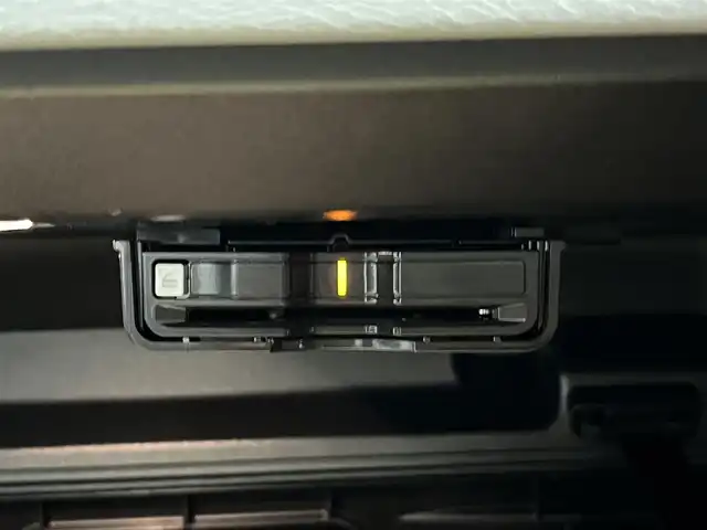 ボルボ ボルボ ＸＣ４０ アルティメット B4 AWD 山形県 2022(令4)年 3.9万km クリスタルホワイトP Google Apps and Services/ナビゲーションシステム/360°カメラ/パイロットアシスト/ステアリングアシスト/アダプティブクルーズコントロール/衝突軽減ブレーキ/全席シートヒーター/ステアリングヒーター/ミラーヒーター/ホワイトレザーシート/AppleCarplay