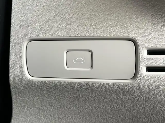ボルボ ボルボ ＸＣ４０ アルティメット B4 AWD 山形県 2022(令4)年 3.9万km クリスタルホワイトP Google Apps and Services/ナビゲーションシステム/360°カメラ/パイロットアシスト/ステアリングアシスト/アダプティブクルーズコントロール/衝突軽減ブレーキ/全席シートヒーター/ステアリングヒーター/ミラーヒーター/ホワイトレザーシート/AppleCarplay