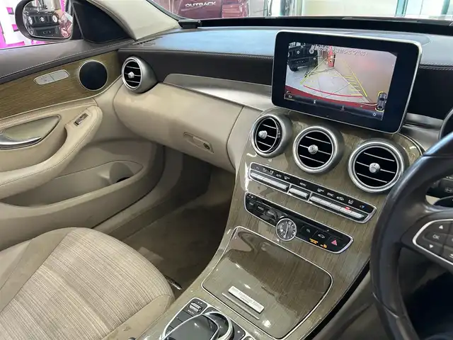 メルセデス・ベンツ Ｃ２００ エクスクルーシブラインリミテッド 東京都 2015(平27)年 3.8万km ヒヤシンスレッド 純正HDDナビ/(フルセグTV/BT/CD/DVD/SD)/バックカメラ/コーナーセンサー/ベージュハーフレザーシート/前席パワーシート/前席シートヒーター/運転席メモリーシート/レーダークルーズコントロール/衝突被害軽減ブレーキ/ブラインドスポットモニター/LKA/ステアリングアシスト/前後方ドライブレコーダー/(ユピテル　Y3000)/アイドリングストップ/オートライト/LED/リアフォグランプ/電動格納ウインカーミラー/電動パーキングブレーキ/スマートキー/プッシュスタート/革巻きステアリング/ステアリングスイッチ/パドルシフト/純正フロアマット/ETC/ISOFIX/リアプライバシーガラス/横滑り防止装置/W+サイド+カーテンSRS&ABS/取扱説明書