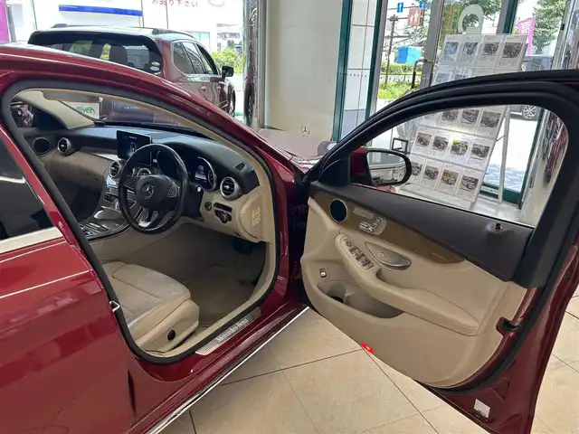 メルセデス・ベンツ Ｃ２００ エクスクルーシブラインリミテッド 東京都 2015(平27)年 3.8万km ヒヤシンスレッド 純正HDDナビ/(フルセグTV/BT/CD/DVD/SD)/バックカメラ/コーナーセンサー/ベージュハーフレザーシート/前席パワーシート/前席シートヒーター/運転席メモリーシート/レーダークルーズコントロール/衝突被害軽減ブレーキ/ブラインドスポットモニター/LKA/ステアリングアシスト/前後方ドライブレコーダー/(ユピテル　Y3000)/アイドリングストップ/オートライト/LED/リアフォグランプ/電動格納ウインカーミラー/電動パーキングブレーキ/スマートキー/プッシュスタート/革巻きステアリング/ステアリングスイッチ/パドルシフト/純正フロアマット/ETC/ISOFIX/リアプライバシーガラス/横滑り防止装置/W+サイド+カーテンSRS&ABS/取扱説明書