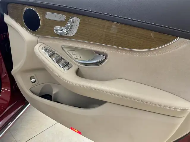 メルセデス・ベンツ Ｃ２００ エクスクルーシブラインリミテッド 東京都 2015(平27)年 3.8万km ヒヤシンスレッド 純正HDDナビ/(フルセグTV/BT/CD/DVD/SD)/バックカメラ/コーナーセンサー/ベージュハーフレザーシート/前席パワーシート/前席シートヒーター/運転席メモリーシート/レーダークルーズコントロール/衝突被害軽減ブレーキ/ブラインドスポットモニター/LKA/ステアリングアシスト/前後方ドライブレコーダー/(ユピテル　Y3000)/アイドリングストップ/オートライト/LED/リアフォグランプ/電動格納ウインカーミラー/電動パーキングブレーキ/スマートキー/プッシュスタート/革巻きステアリング/ステアリングスイッチ/パドルシフト/純正フロアマット/ETC/ISOFIX/リアプライバシーガラス/横滑り防止装置/W+サイド+カーテンSRS&ABS/取扱説明書