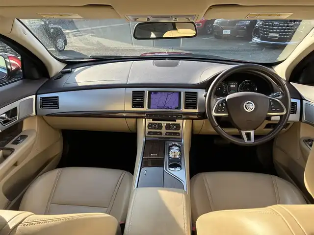 ジャガー ＸＦ 3．0 プレミアム ラグジュアリー 熊本県 2012(平24)年 3.6万km イタリアンレーシングレッド 純正メーカーナビ/【フルセグTV/CD/DVD】/バックカメラ/クルーズコントロール/コーナーセンサー/純正19インチAW/レザーシート/前席パワーシート/ウィンカーミラー/オートLEDヘッドライト/プッシュスタート/スマートキー/純正フロアマット/横滑り防止装置/盗難防止装置/ABS/取扱説明書/スペアキー
