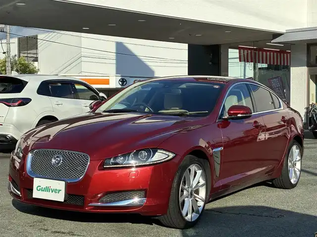 ジャガー ＸＦ 3．0 プレミアム ラグジュアリー 熊本県 2012(平24)年 3.6万km イタリアンレーシングレッド 純正メーカーナビ/【フルセグTV/CD/DVD】/バックカメラ/クルーズコントロール/コーナーセンサー/純正19インチAW/レザーシート/前席パワーシート/ウィンカーミラー/オートLEDヘッドライト/プッシュスタート/スマートキー/純正フロアマット/横滑り防止装置/盗難防止装置/ABS/取扱説明書/スペアキー