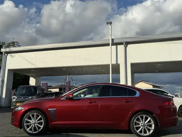 ジャガー ＸＦ 3．0 プレミアム ラグジュアリー 熊本県 2012(平24)年 3.6万km イタリアンレーシングレッド 純正メーカーナビ/【フルセグTV/CD/DVD】/バックカメラ/クルーズコントロール/コーナーセンサー/純正19インチAW/レザーシート/前席パワーシート/ウィンカーミラー/オートLEDヘッドライト/プッシュスタート/スマートキー/純正フロアマット/横滑り防止装置/盗難防止装置/ABS/取扱説明書/スペアキー