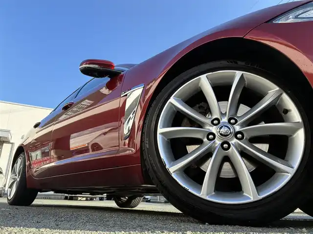 ジャガー ＸＦ 3．0 プレミアム ラグジュアリー 熊本県 2012(平24)年 3.6万km イタリアンレーシングレッド 純正メーカーナビ/【フルセグTV/CD/DVD】/バックカメラ/クルーズコントロール/コーナーセンサー/純正19インチAW/レザーシート/前席パワーシート/ウィンカーミラー/オートLEDヘッドライト/プッシュスタート/スマートキー/純正フロアマット/横滑り防止装置/盗難防止装置/ABS/取扱説明書/スペアキー