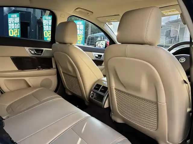 ジャガー ＸＦ 3．0 プレミアム ラグジュアリー 熊本県 2012(平24)年 3.6万km イタリアンレーシングレッド 純正メーカーナビ/【フルセグTV/CD/DVD】/バックカメラ/クルーズコントロール/コーナーセンサー/純正19インチAW/レザーシート/前席パワーシート/ウィンカーミラー/オートLEDヘッドライト/プッシュスタート/スマートキー/純正フロアマット/横滑り防止装置/盗難防止装置/ABS/取扱説明書/スペアキー