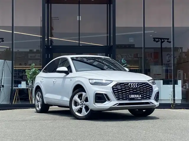 アウディ Ｑ５ 40TDIクワトロ Sライン 福岡県 2022(令4)年 2.2万km 白 ・純正MMIナビ/BT/USB/Apple Car Play/Android Auto/・バーチャルコックピット/・サラウンドビューカメラ/・ Dinamica/ハーフレザーコンビシート/・前席パワーシート/・全席シートヒーター/・Audiプレセンス/・Audiサイドアシスト/・Audiアクティブレーンアシスト/・マトリクスLEDヘッドライト/・デイタイムランニングライト/・パワーテールゲート/・Auto Hold/・パドルシフト/・Audiドライブセレクト/・ETC2.0/・純正20インチAW/・アドバンストキー/・純正前後型ドラレコレコーダー/・保証書/取扱説明書 /・スペアキー