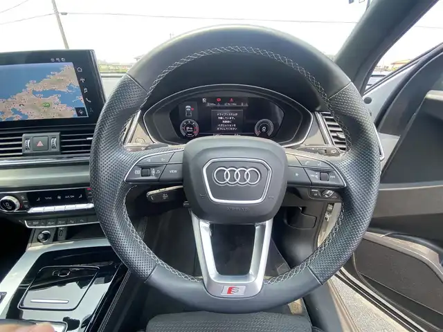 アウディ Ｑ５ 40TDIクワトロ Sライン 福岡県 2022(令4)年 2.2万km 白 ・純正MMIナビ/BT/USB/Apple Car Play/Android Auto/・バーチャルコックピット/・サラウンドビューカメラ/・ Dinamica/ハーフレザーコンビシート/・前席パワーシート/・全席シートヒーター/・Audiプレセンス/・Audiサイドアシスト/・Audiアクティブレーンアシスト/・マトリクスLEDヘッドライト/・デイタイムランニングライト/・パワーテールゲート/・Auto Hold/・パドルシフト/・Audiドライブセレクト/・ETC2.0/・純正20インチAW/・アドバンストキー/・純正前後型ドラレコレコーダー/・保証書/取扱説明書 /・スペアキー