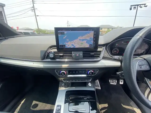 アウディ Ｑ５ 40TDIクワトロ Sライン 福岡県 2022(令4)年 2.2万km 白 ・純正MMIナビ/BT/USB/Apple Car Play/Android Auto/・バーチャルコックピット/・サラウンドビューカメラ/・ Dinamica/ハーフレザーコンビシート/・前席パワーシート/・全席シートヒーター/・Audiプレセンス/・Audiサイドアシスト/・Audiアクティブレーンアシスト/・マトリクスLEDヘッドライト/・デイタイムランニングライト/・パワーテールゲート/・Auto Hold/・パドルシフト/・Audiドライブセレクト/・ETC2.0/・純正20インチAW/・アドバンストキー/・純正前後型ドラレコレコーダー/・保証書/取扱説明書 /・スペアキー