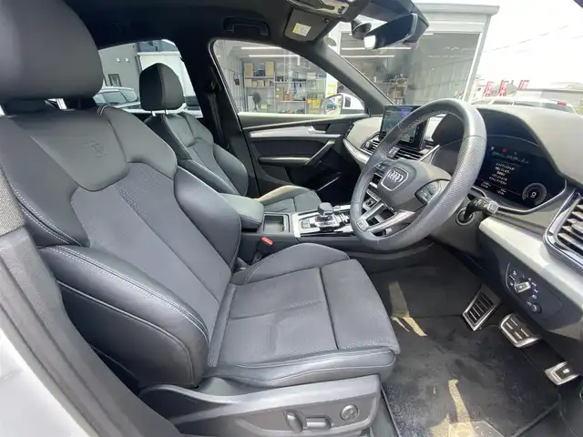 アウディ Ｑ５ 40TDIクワトロ Sライン 福岡県 2022(令4)年 2.2万km 白 ・純正MMIナビ/BT/USB/Apple Car Play/Android Auto/・バーチャルコックピット/・サラウンドビューカメラ/・ Dinamica/ハーフレザーコンビシート/・前席パワーシート/・全席シートヒーター/・Audiプレセンス/・Audiサイドアシスト/・Audiアクティブレーンアシスト/・マトリクスLEDヘッドライト/・デイタイムランニングライト/・パワーテールゲート/・Auto Hold/・パドルシフト/・Audiドライブセレクト/・ETC2.0/・純正20インチAW/・アドバンストキー/・純正前後型ドラレコレコーダー/・保証書/取扱説明書 /・スペアキー