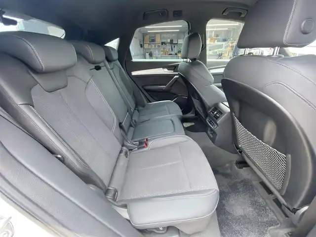 アウディ Ｑ５ 40TDIクワトロ Sライン 福岡県 2022(令4)年 2.2万km 白 ・純正MMIナビ/BT/USB/Apple Car Play/Android Auto/・バーチャルコックピット/・サラウンドビューカメラ/・ Dinamica/ハーフレザーコンビシート/・前席パワーシート/・全席シートヒーター/・Audiプレセンス/・Audiサイドアシスト/・Audiアクティブレーンアシスト/・マトリクスLEDヘッドライト/・デイタイムランニングライト/・パワーテールゲート/・Auto Hold/・パドルシフト/・Audiドライブセレクト/・ETC2.0/・純正20インチAW/・アドバンストキー/・純正前後型ドラレコレコーダー/・保証書/取扱説明書 /・スペアキー