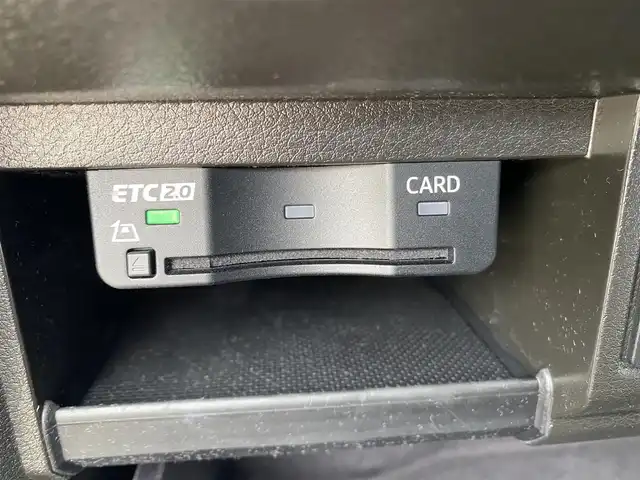 アウディ Ｑ５ 40TDIクワトロ Sライン 福岡県 2022(令4)年 2.2万km 白 ・純正MMIナビ/BT/USB/Apple Car Play/Android Auto/・バーチャルコックピット/・サラウンドビューカメラ/・ Dinamica/ハーフレザーコンビシート/・前席パワーシート/・全席シートヒーター/・Audiプレセンス/・Audiサイドアシスト/・Audiアクティブレーンアシスト/・マトリクスLEDヘッドライト/・デイタイムランニングライト/・パワーテールゲート/・Auto Hold/・パドルシフト/・Audiドライブセレクト/・ETC2.0/・純正20インチAW/・アドバンストキー/・純正前後型ドラレコレコーダー/・保証書/取扱説明書 /・スペアキー