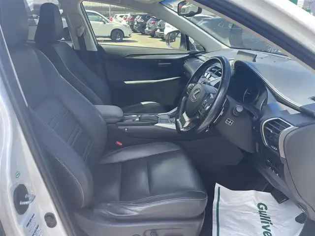レクサス ＮＸ 200t Iパッケージ 山形県 2015(平27)年 8.3万km ソニッククォーツ 4WD/衝突被害軽減/純正SDナビ/　　【CD　DVD　BT　フルセグ　AUX　USB】/バックカメラ/クルーズコントロール/LEDオートライト/レザーシート/シートヒーター/パワーシートD＋N席/純正18インチアルミホイール/コーナーセンサー/横滑り防止装置/アイドリングストップ/MTモード付AT/カーテンエアバック/電動格納ミラー/ウィンカーミラー/ステアリングスイッチ/スマートキー/スペアキー/ETC