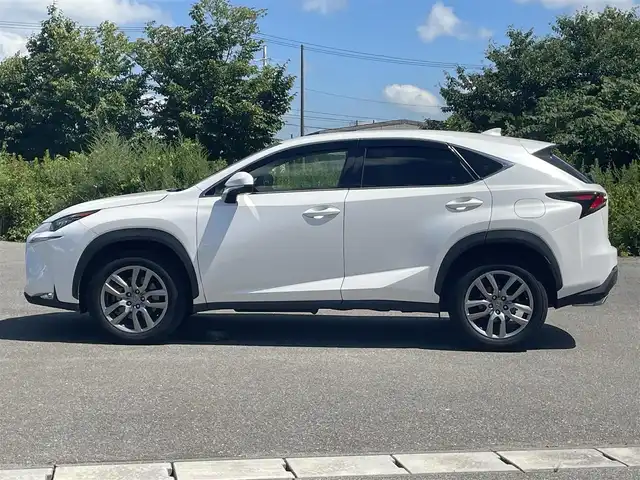 レクサス ＮＸ 200t Iパッケージ 山形県 2015(平27)年 8.3万km ソニッククォーツ 4WD/衝突被害軽減/純正SDナビ/　　【CD　DVD　BT　フルセグ　AUX　USB】/バックカメラ/クルーズコントロール/LEDオートライト/レザーシート/シートヒーター/パワーシートD＋N席/純正18インチアルミホイール/コーナーセンサー/横滑り防止装置/アイドリングストップ/MTモード付AT/カーテンエアバック/電動格納ミラー/ウィンカーミラー/ステアリングスイッチ/スマートキー/スペアキー/ETC