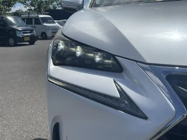 レクサス ＮＸ 200t Iパッケージ 山形県 2015(平27)年 8.3万km ソニッククォーツ 4WD/衝突被害軽減/純正SDナビ/　　【CD　DVD　BT　フルセグ　AUX　USB】/バックカメラ/クルーズコントロール/LEDオートライト/レザーシート/シートヒーター/パワーシートD＋N席/純正18インチアルミホイール/コーナーセンサー/横滑り防止装置/アイドリングストップ/MTモード付AT/カーテンエアバック/電動格納ミラー/ウィンカーミラー/ステアリングスイッチ/スマートキー/スペアキー/ETC