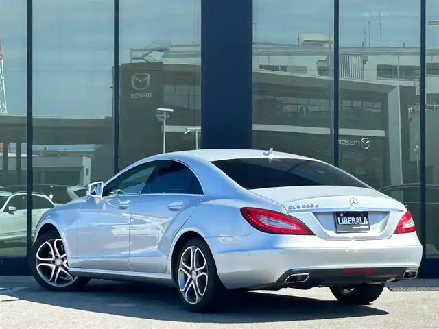 メルセデス・ベンツ ＣＬＳ２２０ｄ 石川県 2017(平29)年 6.3万km シルバー サンルーフ/純正ナビ/白革シート/レーダークルーズコントロール/シートヒーター/コーナーセンサー/前席パワーシート/ドライブレコーダー（前方）/パドルシフト/フロアマット