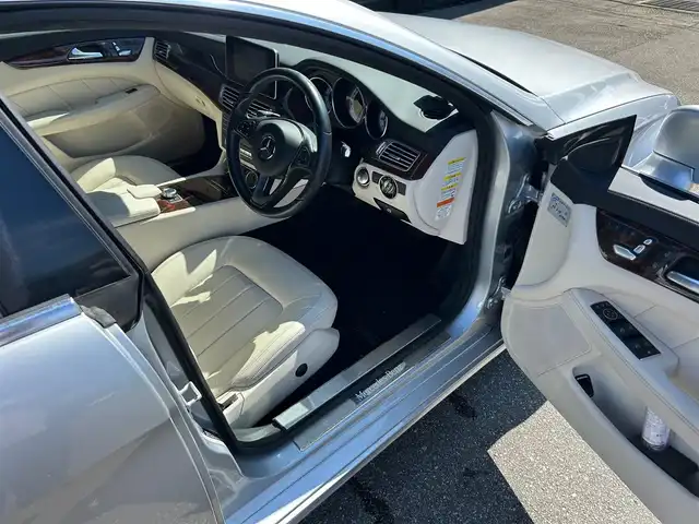 メルセデス・ベンツ ＣＬＳ２２０ｄ 石川県 2017(平29)年 6.3万km シルバー サンルーフ/純正ナビ/白革シート/レーダークルーズコントロール/シートヒーター/コーナーセンサー/前席パワーシート/ドライブレコーダー（前方）/パドルシフト/フロアマット
