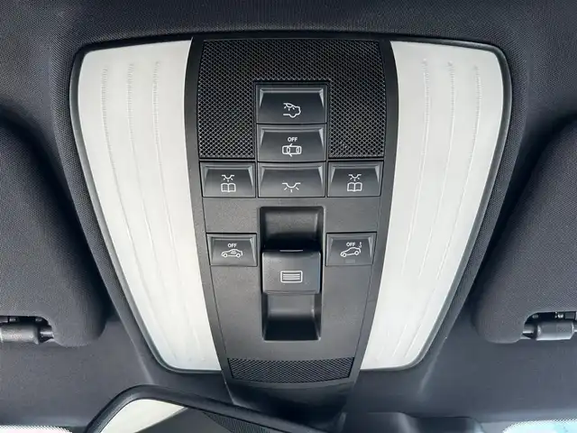 メルセデス・ベンツ ＣＬＳ２２０ｄ 石川県 2017(平29)年 6.3万km シルバー サンルーフ/純正ナビ/白革シート/レーダークルーズコントロール/シートヒーター/コーナーセンサー/前席パワーシート/ドライブレコーダー（前方）/パドルシフト/フロアマット