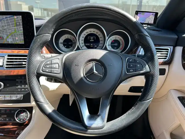 メルセデス・ベンツ ＣＬＳ２２０ｄ 石川県 2017(平29)年 6.3万km シルバー サンルーフ/純正ナビ/白革シート/レーダークルーズコントロール/シートヒーター/コーナーセンサー/前席パワーシート/ドライブレコーダー（前方）/パドルシフト/フロアマット
