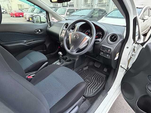 日産 ノート X FOUR V セレクション+セーフティⅡ 青森県 2016(平28)年 6.1万km ブリリアントホワイトパール KENWOODオーディオ/プリクラッシュセーフティ/横滑り防止装置/レーンアシスト/前後コーナーセンサー/フォグライト/全方位カメラ/バックカメラ/ETC/冬タイヤ(185/70/14)/スペアキー1本/エンジンスターター/取扱説明書