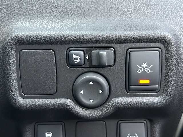 日産 ノート X FOUR V セレクション+セーフティⅡ 青森県 2016(平28)年 6.1万km ブリリアントホワイトパール KENWOODオーディオ/プリクラッシュセーフティ/横滑り防止装置/レーンアシスト/前後コーナーセンサー/フォグライト/全方位カメラ/バックカメラ/ETC/冬タイヤ(185/70/14)/スペアキー1本/エンジンスターター/取扱説明書