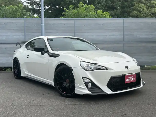 トヨタ ８６ GT 三重県 2014(平26)年 2.8万km クリスタルホワイトパール ワンオーナー/禁煙車/TRDフロントスポイラー/TRDサイドスカート/TRDリアバンパースポイラー/SARD LSRリアウイング/RAYS19インチアルミホイール/TEINダウンサス/柿本改マフラー/MOMOステアリング/ユピテルスーパーキャットレーダー探知機/社外メモリナビ/バックカメラ/ETC