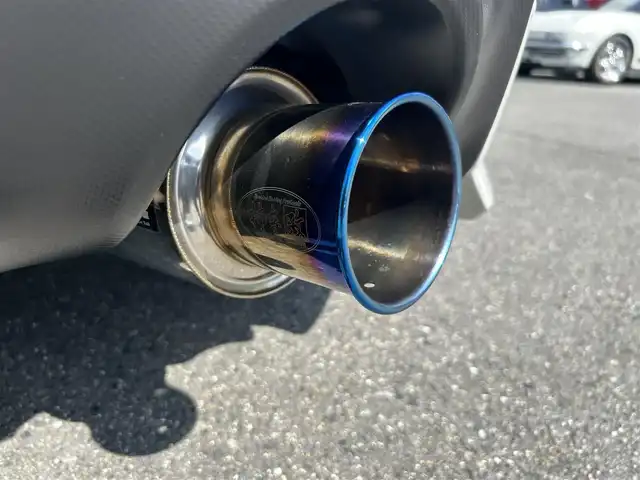 トヨタ ８６ GT 三重県 2014(平26)年 2.8万km クリスタルホワイトパール ワンオーナー/禁煙車/TRDフロントスポイラー/TRDサイドスカート/TRDリアバンパースポイラー/SARD LSRリアウイング/RAYS19インチアルミホイール/TEINダウンサス/柿本改マフラー/MOMOステアリング/ユピテルスーパーキャットレーダー探知機/社外メモリナビ/バックカメラ/ETC