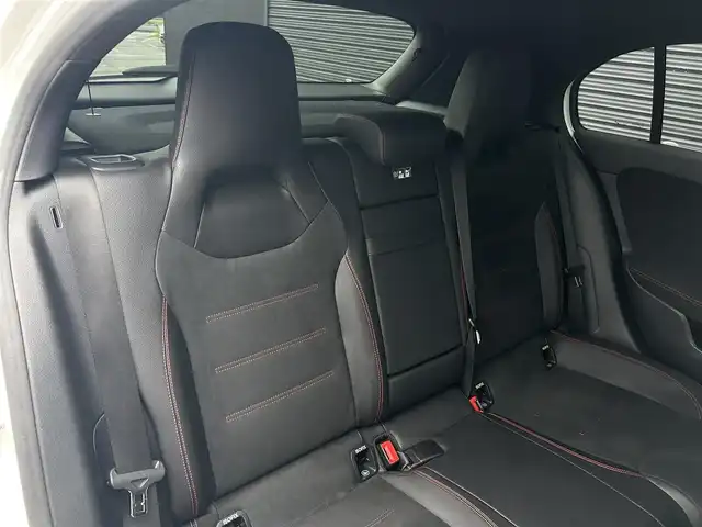 メルセデス・ベンツ Ｍ・ベンツ Ａ２００ｄ AMGライン 茨城県 2019(令1)年 2.4万km ポーラホワイト RSP /ACC /半革 /シートヒーター /ナビ /TV /マルチビ-ムLED /M付パワーシート /レーンキープアシスト /ブラインドスポットアシスト /ステアリングアシスト /バックカメラ /パークトロニック /ETC2.0 /ドラレコ /パドルシフト /禁煙車