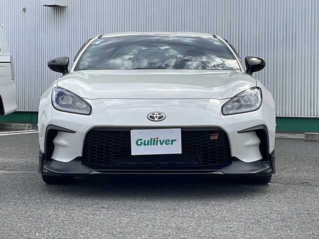 トヨタ ＧＲ８６ RZ 徳島県 2023(令5)年 1万km クリスタルホワイトパール GRエアロ/・フロントスポイラー/・GRトランクスポイラー/・GRエアロスタビライジングカバー/純正9インチナビ/バックカメラ/シートヒーター/レーダークルーズコントロール/レーンディパーチャーアラート〔LDA〕/ステアリング連動ヘッドランプ〔SRH〕/クリアランスソナー/LEDヘッドライト/オートライト/ドライブレコーダー/純正18AW/純正フロアマット/スペアキー/取扱説明書（車・ナビ）/保証書