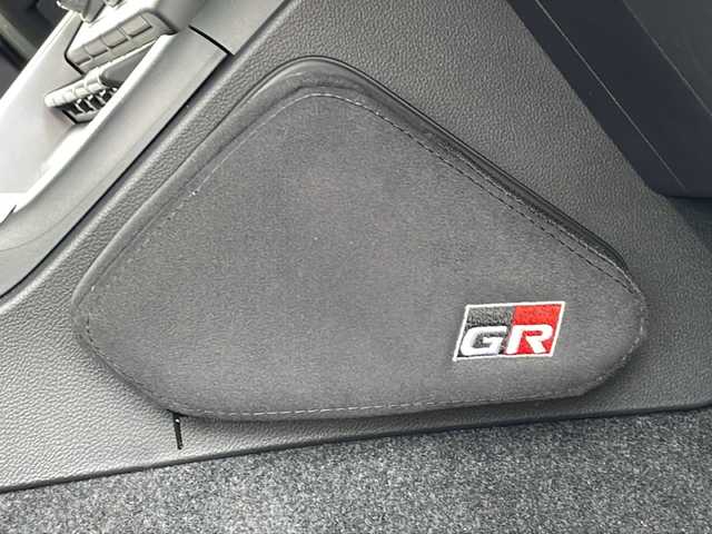 トヨタ ＧＲ８６ RZ 徳島県 2023(令5)年 1万km クリスタルホワイトパール GRエアロ/・フロントスポイラー/・GRトランクスポイラー/・GRエアロスタビライジングカバー/純正9インチナビ/バックカメラ/シートヒーター/レーダークルーズコントロール/レーンディパーチャーアラート〔LDA〕/ステアリング連動ヘッドランプ〔SRH〕/クリアランスソナー/LEDヘッドライト/オートライト/ドライブレコーダー/純正18AW/純正フロアマット/スペアキー/取扱説明書（車・ナビ）/保証書