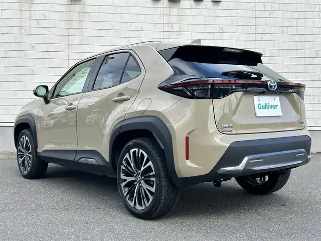 トヨタ ヤリスクロス ハイブリッド Z アドベンチャー 山形県 2023(令5)年 2万km ベージュ 純正ディスプレイオーディオ/・AM/FM/Miracast/Bluetooth/4WD/禁煙車/寒冷地仕様/プリクラッシュセーフティ/全周囲カメラ/レーンキープアシスト/追従式クルーズコントロール/オートホールド/電動パーキングブレーキ/ダウンヒルアシストコントロール/オートライト/オートハイビーム/前席ヒートシーター/D席パワーシート/ETC/横滑り防止装置/ステアリングヒーター/スマートキー