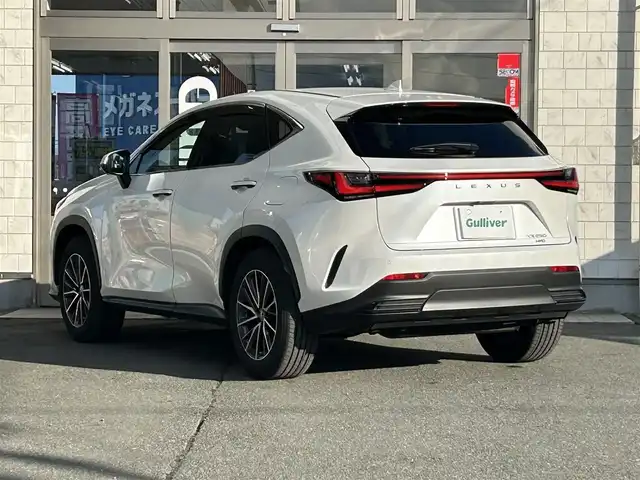 レクサス ＮＸ 250 岩手県 2022(令4)年 0.7万km ソニッククォーツ ４WD/純正ナビ　/フルセグTV/全方位カメラ/サイドカメラ　/レザーシート/ドライブレコーダー　/ＥＴＣ　/純正アルミ冬タイヤセット有　/前席パワーシート　/電動バックドア/衝突軽減装置/革巻きステアリング/パドルシフト　　　/純正エンジンスターター　/スマートキー×２　/カードキー　/ドアバイザー /フロアマット /保証書 取説