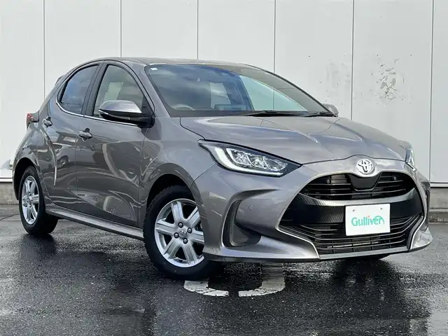 トヨタ ヤリス Z 三重県 2020(令2)年 2.8万km アバンギャルドブロンズメタリック 純正ディスプレイオーディオ（Bluetooth/AM/FM）/バックカメラ/ETC/プッシュスタート/スペアキー/シートヒーター（運転席/助手席）/イージーリターン機能（運転席）/セーフティセンス（プリクラッシュセーフティ/レーントレーシングアシスト/レーダークルーズコントロール/オートマチックヒビーム/ロードサインアシスト/セカンダリーコージョンアシスト/先行車発進告知）/フルLEDヘッドランプ/オートライト/買い物アシストシート（助手席）/シートバックポケット（助手席）シートアンダートレイ（助手席）/ローズメタリック加飾付革巻きステアリングホイール/ステアリングスイッチ（運転席/助手席）/LEDアンビエント照明（インサイドドアハンドル/コンソールボックス）/照明付バニティミラー（運転席/助手席）/ブラック大型リアスポイラー/フルLEDテールランプ/ピアノブラック加飾付デジタルメーター/カラーマルチインフォメーションディスプレイ/オートエアコン/ナノイー/アジャスタブルデッキボード