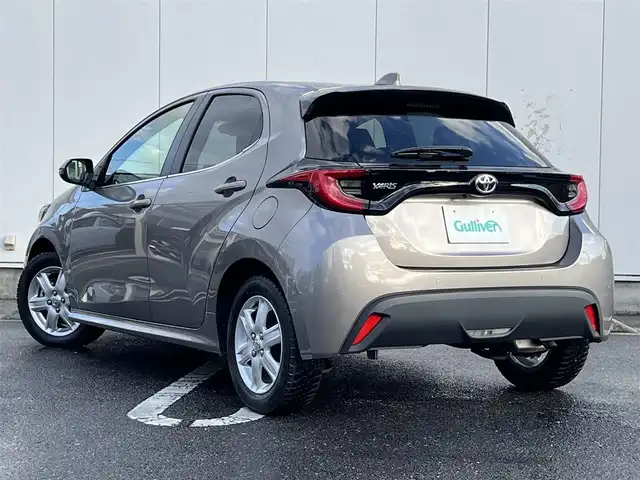 トヨタ ヤリス Z 三重県 2020(令2)年 2.8万km アバンギャルドブロンズメタリック 純正ディスプレイオーディオ（Bluetooth/AM/FM）/バックカメラ/ETC/プッシュスタート/スペアキー/シートヒーター（運転席/助手席）/イージーリターン機能（運転席）/セーフティセンス（プリクラッシュセーフティ/レーントレーシングアシスト/レーダークルーズコントロール/オートマチックヒビーム/ロードサインアシスト/セカンダリーコージョンアシスト/先行車発進告知）/フルLEDヘッドランプ/オートライト/買い物アシストシート（助手席）/シートバックポケット（助手席）シートアンダートレイ（助手席）/ローズメタリック加飾付革巻きステアリングホイール/ステアリングスイッチ（運転席/助手席）/LEDアンビエント照明（インサイドドアハンドル/コンソールボックス）/照明付バニティミラー（運転席/助手席）/ブラック大型リアスポイラー/フルLEDテールランプ/ピアノブラック加飾付デジタルメーター/カラーマルチインフォメーションディスプレイ/オートエアコン/ナノイー/アジャスタブルデッキボード