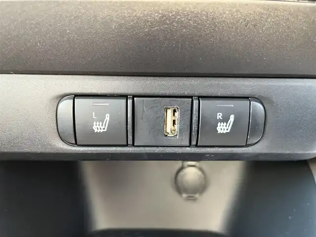 トヨタ ヤリス Z 三重県 2020(令2)年 2.8万km アバンギャルドブロンズメタリック 純正ディスプレイオーディオ（Bluetooth/AM/FM）/バックカメラ/ETC/プッシュスタート/スペアキー/シートヒーター（運転席/助手席）/イージーリターン機能（運転席）/セーフティセンス（プリクラッシュセーフティ/レーントレーシングアシスト/レーダークルーズコントロール/オートマチックヒビーム/ロードサインアシスト/セカンダリーコージョンアシスト/先行車発進告知）/フルLEDヘッドランプ/オートライト/買い物アシストシート（助手席）/シートバックポケット（助手席）シートアンダートレイ（助手席）/ローズメタリック加飾付革巻きステアリングホイール/ステアリングスイッチ（運転席/助手席）/LEDアンビエント照明（インサイドドアハンドル/コンソールボックス）/照明付バニティミラー（運転席/助手席）/ブラック大型リアスポイラー/フルLEDテールランプ/ピアノブラック加飾付デジタルメーター/カラーマルチインフォメーションディスプレイ/オートエアコン/ナノイー/アジャスタブルデッキボード