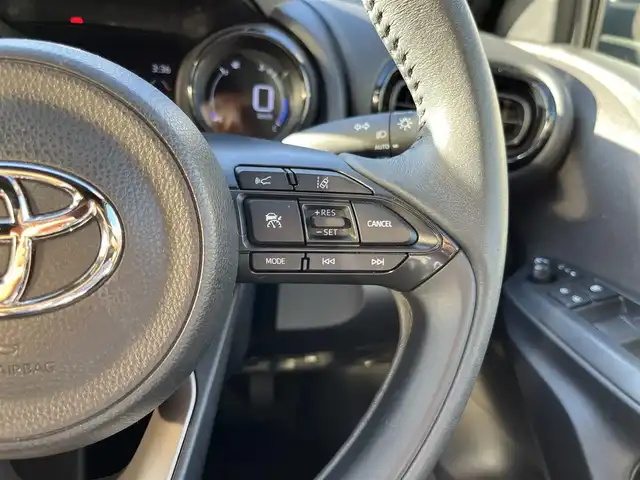 トヨタ ヤリス Z 三重県 2020(令2)年 2.8万km アバンギャルドブロンズメタリック 純正ディスプレイオーディオ（Bluetooth/AM/FM）/バックカメラ/ETC/プッシュスタート/スペアキー/シートヒーター（運転席/助手席）/イージーリターン機能（運転席）/セーフティセンス（プリクラッシュセーフティ/レーントレーシングアシスト/レーダークルーズコントロール/オートマチックヒビーム/ロードサインアシスト/セカンダリーコージョンアシスト/先行車発進告知）/フルLEDヘッドランプ/オートライト/買い物アシストシート（助手席）/シートバックポケット（助手席）シートアンダートレイ（助手席）/ローズメタリック加飾付革巻きステアリングホイール/ステアリングスイッチ（運転席/助手席）/LEDアンビエント照明（インサイドドアハンドル/コンソールボックス）/照明付バニティミラー（運転席/助手席）/ブラック大型リアスポイラー/フルLEDテールランプ/ピアノブラック加飾付デジタルメーター/カラーマルチインフォメーションディスプレイ/オートエアコン/ナノイー/アジャスタブルデッキボード