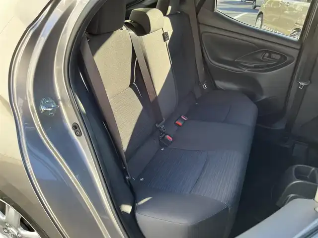 トヨタ ヤリス Z 三重県 2020(令2)年 2.8万km アバンギャルドブロンズメタリック 純正ディスプレイオーディオ（Bluetooth/AM/FM）/バックカメラ/ETC/プッシュスタート/スペアキー/シートヒーター（運転席/助手席）/イージーリターン機能（運転席）/セーフティセンス（プリクラッシュセーフティ/レーントレーシングアシスト/レーダークルーズコントロール/オートマチックヒビーム/ロードサインアシスト/セカンダリーコージョンアシスト/先行車発進告知）/フルLEDヘッドランプ/オートライト/買い物アシストシート（助手席）/シートバックポケット（助手席）シートアンダートレイ（助手席）/ローズメタリック加飾付革巻きステアリングホイール/ステアリングスイッチ（運転席/助手席）/LEDアンビエント照明（インサイドドアハンドル/コンソールボックス）/照明付バニティミラー（運転席/助手席）/ブラック大型リアスポイラー/フルLEDテールランプ/ピアノブラック加飾付デジタルメーター/カラーマルチインフォメーションディスプレイ/オートエアコン/ナノイー/アジャスタブルデッキボード