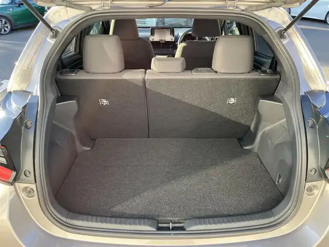 トヨタ ヤリス Z 三重県 2020(令2)年 2.8万km アバンギャルドブロンズメタリック 純正ディスプレイオーディオ（Bluetooth/AM/FM）/バックカメラ/ETC/プッシュスタート/スペアキー/シートヒーター（運転席/助手席）/イージーリターン機能（運転席）/セーフティセンス（プリクラッシュセーフティ/レーントレーシングアシスト/レーダークルーズコントロール/オートマチックヒビーム/ロードサインアシスト/セカンダリーコージョンアシスト/先行車発進告知）/フルLEDヘッドランプ/オートライト/買い物アシストシート（助手席）/シートバックポケット（助手席）シートアンダートレイ（助手席）/ローズメタリック加飾付革巻きステアリングホイール/ステアリングスイッチ（運転席/助手席）/LEDアンビエント照明（インサイドドアハンドル/コンソールボックス）/照明付バニティミラー（運転席/助手席）/ブラック大型リアスポイラー/フルLEDテールランプ/ピアノブラック加飾付デジタルメーター/カラーマルチインフォメーションディスプレイ/オートエアコン/ナノイー/アジャスタブルデッキボード