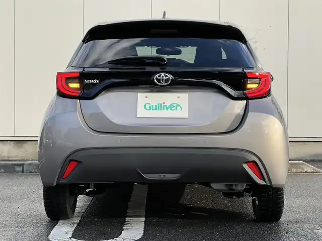 トヨタ ヤリス Z 三重県 2020(令2)年 2.8万km アバンギャルドブロンズメタリック 純正ディスプレイオーディオ（Bluetooth/AM/FM）/バックカメラ/ETC/プッシュスタート/スペアキー/シートヒーター（運転席/助手席）/イージーリターン機能（運転席）/セーフティセンス（プリクラッシュセーフティ/レーントレーシングアシスト/レーダークルーズコントロール/オートマチックヒビーム/ロードサインアシスト/セカンダリーコージョンアシスト/先行車発進告知）/フルLEDヘッドランプ/オートライト/買い物アシストシート（助手席）/シートバックポケット（助手席）シートアンダートレイ（助手席）/ローズメタリック加飾付革巻きステアリングホイール/ステアリングスイッチ（運転席/助手席）/LEDアンビエント照明（インサイドドアハンドル/コンソールボックス）/照明付バニティミラー（運転席/助手席）/ブラック大型リアスポイラー/フルLEDテールランプ/ピアノブラック加飾付デジタルメーター/カラーマルチインフォメーションディスプレイ/オートエアコン/ナノイー/アジャスタブルデッキボード