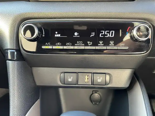 トヨタ ヤリス Z 三重県 2020(令2)年 2.8万km アバンギャルドブロンズメタリック 純正ディスプレイオーディオ（Bluetooth/AM/FM）/バックカメラ/ETC/プッシュスタート/スペアキー/シートヒーター（運転席/助手席）/イージーリターン機能（運転席）/セーフティセンス（プリクラッシュセーフティ/レーントレーシングアシスト/レーダークルーズコントロール/オートマチックヒビーム/ロードサインアシスト/セカンダリーコージョンアシスト/先行車発進告知）/フルLEDヘッドランプ/オートライト/買い物アシストシート（助手席）/シートバックポケット（助手席）シートアンダートレイ（助手席）/ローズメタリック加飾付革巻きステアリングホイール/ステアリングスイッチ（運転席/助手席）/LEDアンビエント照明（インサイドドアハンドル/コンソールボックス）/照明付バニティミラー（運転席/助手席）/ブラック大型リアスポイラー/フルLEDテールランプ/ピアノブラック加飾付デジタルメーター/カラーマルチインフォメーションディスプレイ/オートエアコン/ナノイー/アジャスタブルデッキボード