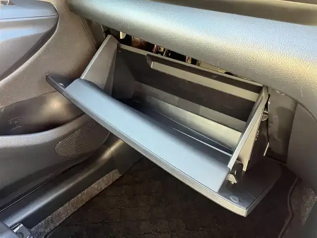 トヨタ ヤリス Z 三重県 2020(令2)年 2.8万km アバンギャルドブロンズメタリック 純正ディスプレイオーディオ（Bluetooth/AM/FM）/バックカメラ/ETC/プッシュスタート/スペアキー/シートヒーター（運転席/助手席）/イージーリターン機能（運転席）/セーフティセンス（プリクラッシュセーフティ/レーントレーシングアシスト/レーダークルーズコントロール/オートマチックヒビーム/ロードサインアシスト/セカンダリーコージョンアシスト/先行車発進告知）/フルLEDヘッドランプ/オートライト/買い物アシストシート（助手席）/シートバックポケット（助手席）シートアンダートレイ（助手席）/ローズメタリック加飾付革巻きステアリングホイール/ステアリングスイッチ（運転席/助手席）/LEDアンビエント照明（インサイドドアハンドル/コンソールボックス）/照明付バニティミラー（運転席/助手席）/ブラック大型リアスポイラー/フルLEDテールランプ/ピアノブラック加飾付デジタルメーター/カラーマルチインフォメーションディスプレイ/オートエアコン/ナノイー/アジャスタブルデッキボード