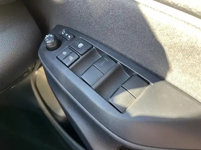 トヨタ ヤリス Z 三重県 2020(令2)年 2.8万km アバンギャルドブロンズメタリック 純正ディスプレイオーディオ（Bluetooth/AM/FM）/バックカメラ/ETC/プッシュスタート/スペアキー/シートヒーター（運転席/助手席）/イージーリターン機能（運転席）/セーフティセンス（プリクラッシュセーフティ/レーントレーシングアシスト/レーダークルーズコントロール/オートマチックヒビーム/ロードサインアシスト/セカンダリーコージョンアシスト/先行車発進告知）/フルLEDヘッドランプ/オートライト/買い物アシストシート（助手席）/シートバックポケット（助手席）シートアンダートレイ（助手席）/ローズメタリック加飾付革巻きステアリングホイール/ステアリングスイッチ（運転席/助手席）/LEDアンビエント照明（インサイドドアハンドル/コンソールボックス）/照明付バニティミラー（運転席/助手席）/ブラック大型リアスポイラー/フルLEDテールランプ/ピアノブラック加飾付デジタルメーター/カラーマルチインフォメーションディスプレイ/オートエアコン/ナノイー/アジャスタブルデッキボード