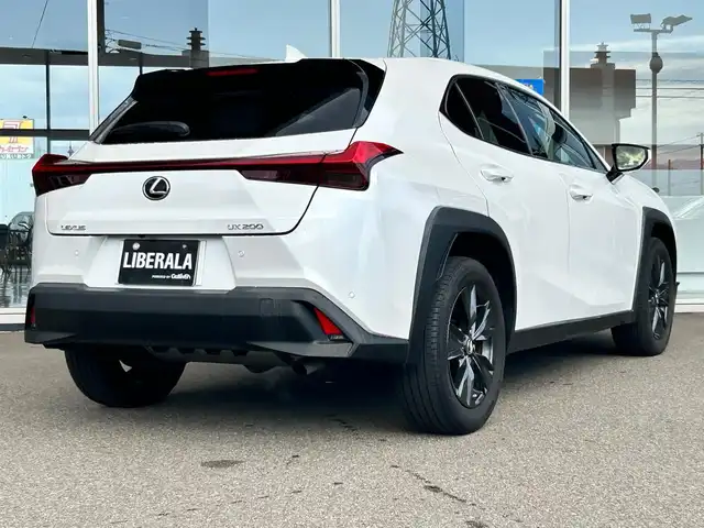 レクサス ＵＸ 富山県 2021(令3)年 1.7万km パール ワンオーナー/セーフティシステム＋/純正SDナビ/フルセグTV/Bluetooth接続/USB接続/AM/FMラジオ/Miracast/バックカメラ/360°カメラ/前後ドラレコ/BSM/D/N席パワーシート/D/N席シートヒーター/ヒートステアリング/オートホールド/アイドリングストップ/プッシュスタート/パワーバックドア/ACC/盗難防止/横滑り防止/衝突軽減
