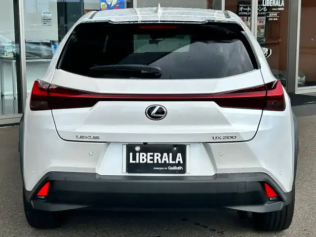 レクサス ＵＸ 富山県 2021(令3)年 1.7万km パール ワンオーナー/セーフティシステム＋/純正SDナビ/フルセグTV/Bluetooth接続/USB接続/AM/FMラジオ/Miracast/バックカメラ/360°カメラ/前後ドラレコ/BSM/D/N席パワーシート/D/N席シートヒーター/ヒートステアリング/オートホールド/アイドリングストップ/プッシュスタート/パワーバックドア/ACC/盗難防止/横滑り防止/衝突軽減