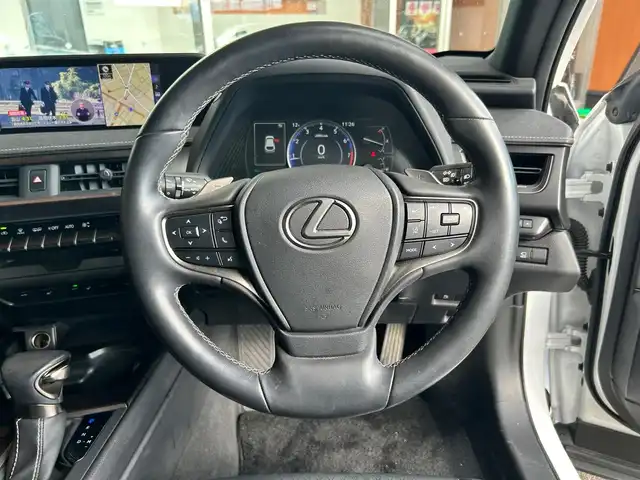 レクサス ＵＸ 富山県 2021(令3)年 1.7万km パール ワンオーナー/セーフティシステム＋/純正SDナビ/フルセグTV/Bluetooth接続/USB接続/AM/FMラジオ/Miracast/バックカメラ/360°カメラ/前後ドラレコ/BSM/D/N席パワーシート/D/N席シートヒーター/ヒートステアリング/オートホールド/アイドリングストップ/プッシュスタート/パワーバックドア/ACC/盗難防止/横滑り防止/衝突軽減